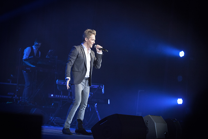 Christoff & Will Tura @ Ethias Theater, picture 7, photographed by Kristof Hayen - FrontView Magazine