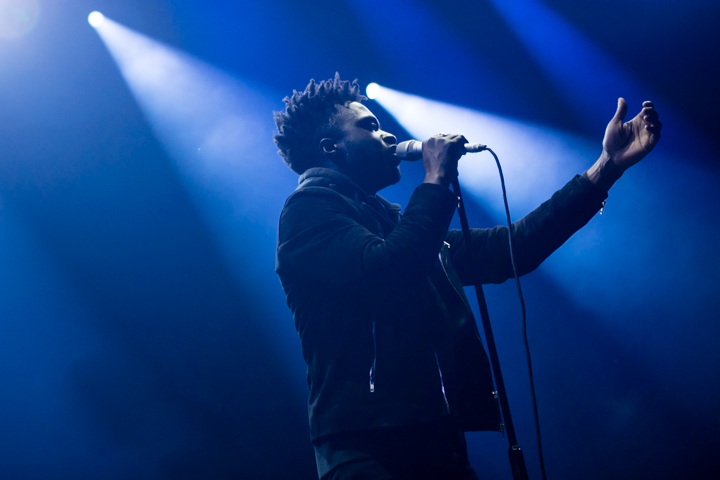 Kwabs @ Vorst Nationaal, picture 2, photographed by Dorien Goetschalckx - FrontView Magazine