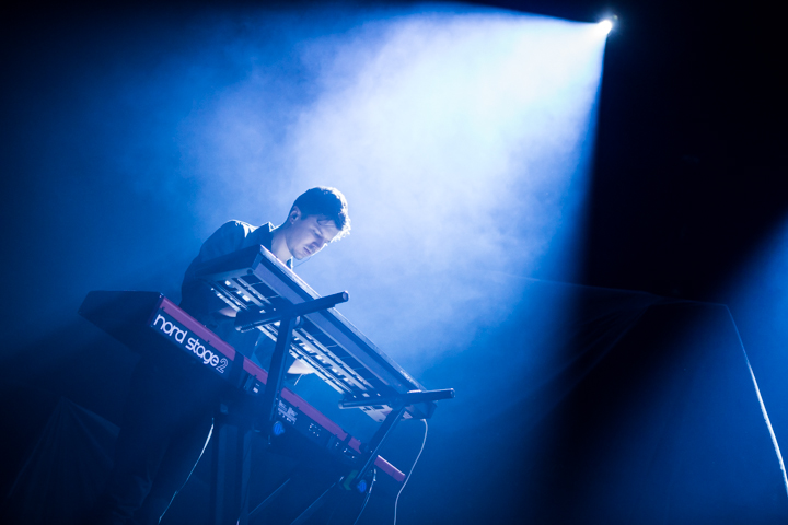Kwabs @ Vorst Nationaal, picture 3, photographed by Dorien Goetschalckx - FrontView Magazine