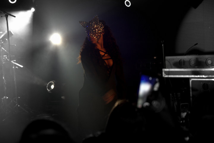 Tinashe @ TRIX, picture 2, photographed by Bart Baevegems - FrontView Magazine