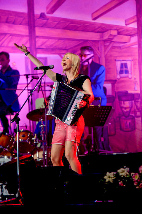 Musikantenstadl @ oktober hallen Wieze, picture 1, photographed by Bart Baevegems - FrontView Magazine