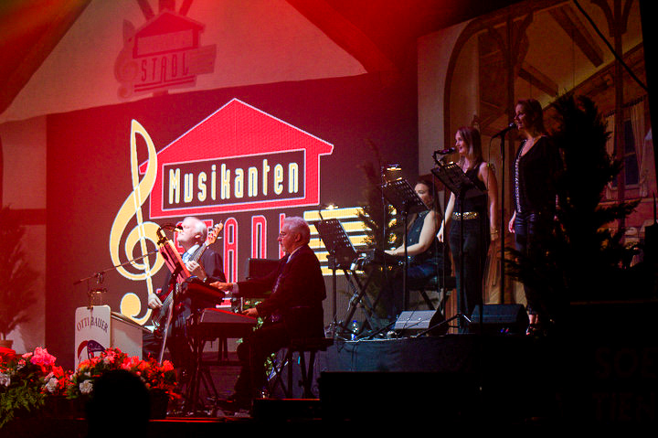 Musikantenstadl @ oktober hallen Wieze, picture 7, photographed by Bart Baevegems - FrontView Magazine