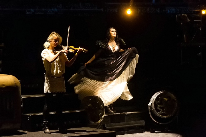 Within Temptation @ Muziekgebouw Frits Philips (Eindhoven), picture 25, photographed by Edwin Houdevelt - FrontView Magazine