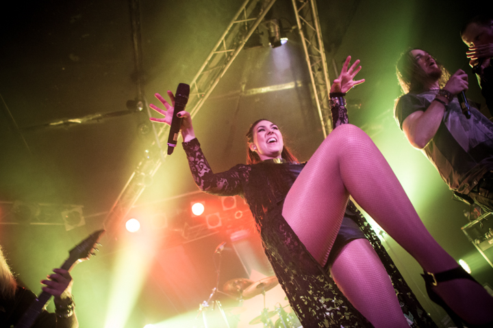 Amaranthe @ Biebob, foto 21, foto's door Dorien Goetschalckx - FrontView Magazine