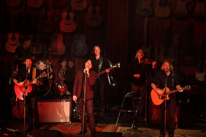De 3JS en Bart Herman - Bronnen @ Arenbergschouwburg, picture 4, photographed by Bianca van Barneveld - FrontView Magazine