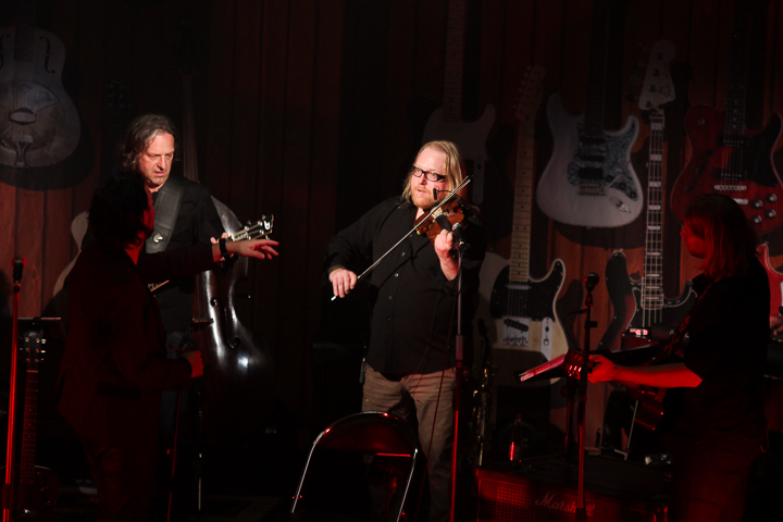 De 3JS en Bart Herman - Bronnen @ Arenbergschouwburg, picture 5, photographed by Bianca van Barneveld - FrontView Magazine