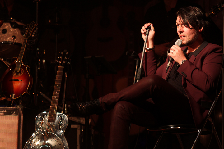 De 3JS en Bart Herman - Bronnen @ Arenbergschouwburg, picture 7, photographed by Bianca van Barneveld - FrontView Magazine