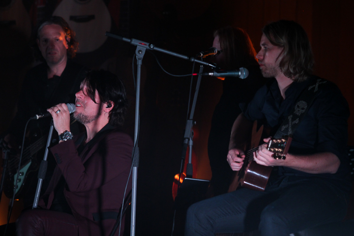 De 3JS en Bart Herman - Bronnen @ Arenbergschouwburg, picture 19, photographed by Bianca van Barneveld - FrontView Magazine
