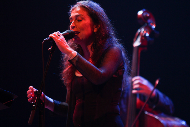Savina Yannatou & Primavera en Salonico @ De Roma, picture 9, photographed by Bianca van Barneveld - FrontView Magazine