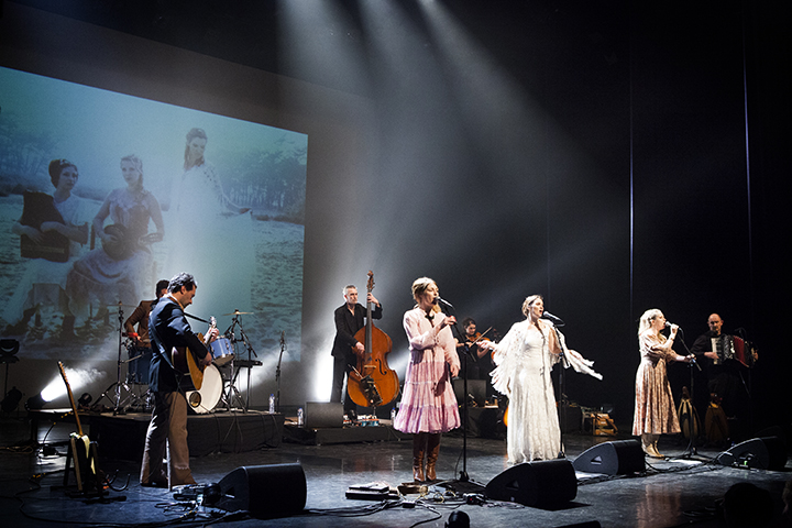Laïs - 20 jaar @ Cultuurcentrum Hasselt, picture 1, photographed by Kristof Hayen - FrontView Magazine