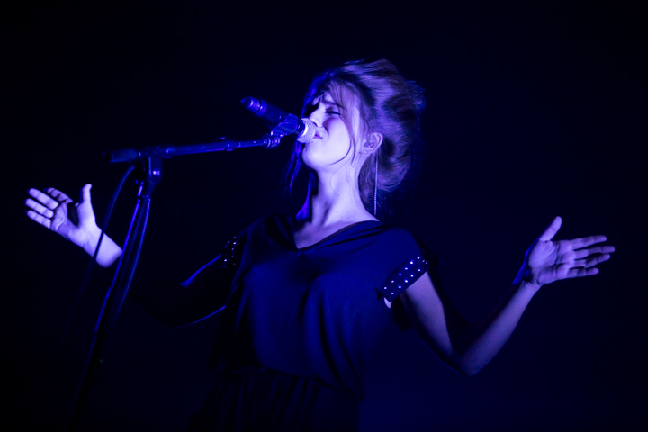 Selah Sue @ Paaspop 2015, picture 2, photographed by Dorien Goetschalckx - FrontView Magazine