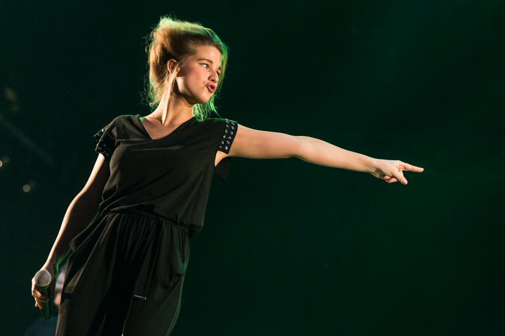 Selah Sue @ Paaspop 2015, picture 13, photographed by Dorien Goetschalckx - FrontView Magazine