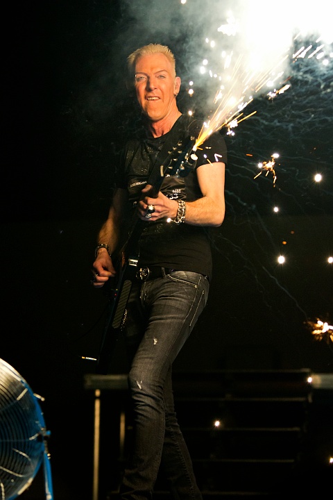 MNM Back to the 90’s & 00’s @ Sportpaleis, picture 67, photographed by Marc Verdonck - FrontView Magazine