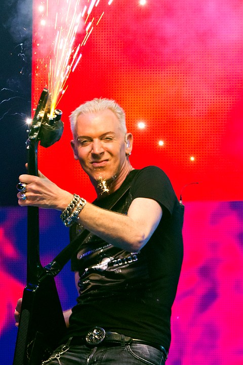 MNM Back to the 90’s & 00’s @ Sportpaleis, picture 70, photographed by Marc Verdonck - FrontView Magazine