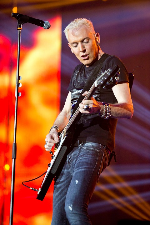 MNM Back to the 90’s & 00’s @ Sportpaleis, picture 71, photographed by Marc Verdonck - FrontView Magazine