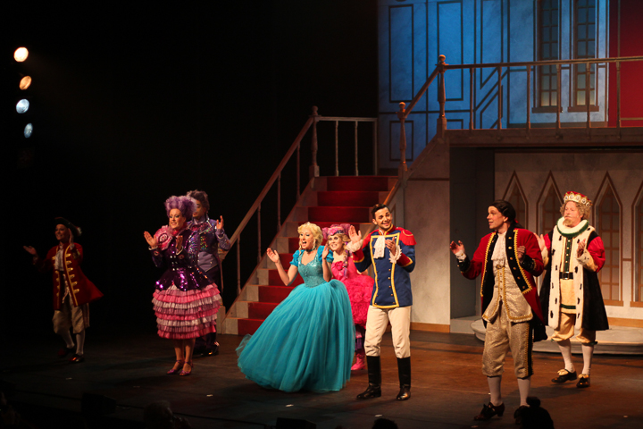Première Assepoester De Sprookjesmusical @ Stadsschouwburg Antwerpen, foto 56, foto's door Bianca van Barneveld - FrontView Magazine