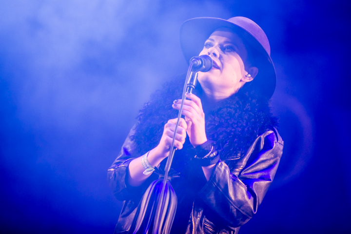 Kovacs @ Paaspop 2015, picture 2, photographed by Dorien Goetschalckx - FrontView Magazine
