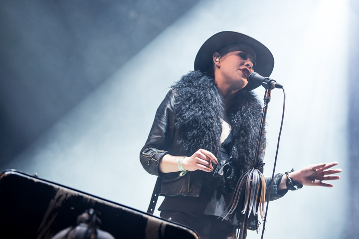 Kovacs @ Paaspop 2015, picture 5, photographed by Dorien Goetschalckx - FrontView Magazine