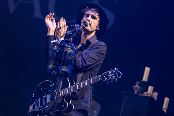 Kovacs @ Paaspop 2015, picture 6, photographed by Dorien Goetschalckx - FrontView Magazine