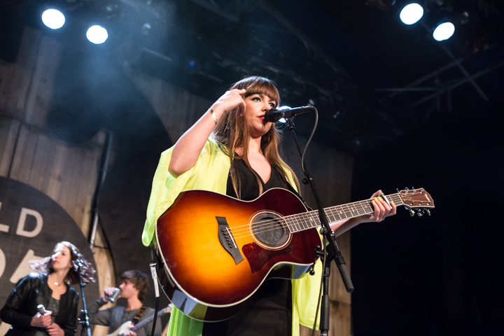 PollyAnna @ Paaspop 2015, picture 1, photographed by Dorien Goetschalckx - FrontView Magazine