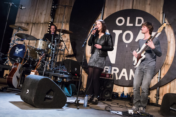 PollyAnna @ Paaspop 2015, picture 7, photographed by Dorien Goetschalckx - FrontView Magazine