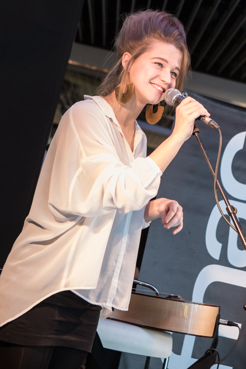 Selah Sue @ Fnac Antwerpen, picture 2, photographed by Dorien Goetschalckx - FrontView Magazine