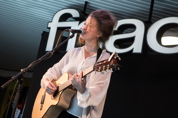 Selah Sue @ Fnac Antwerpen, picture 5, photographed by Dorien Goetschalckx - FrontView Magazine