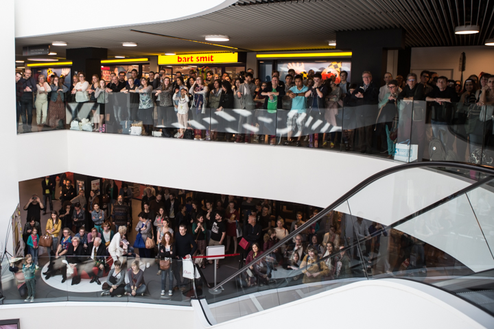 Selah Sue @ Fnac Antwerpen, picture 7, photographed by Dorien Goetschalckx - FrontView Magazine