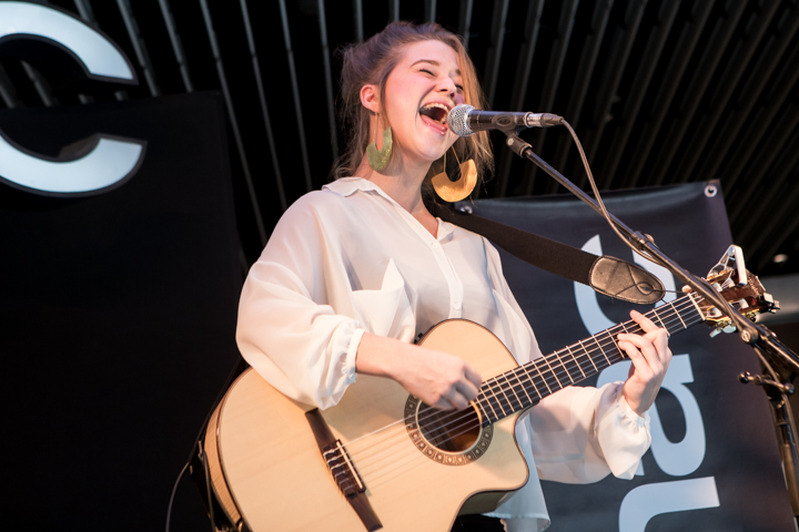Selah Sue @ Fnac Antwerpen, picture 8, photographed by Dorien Goetschalckx - FrontView Magazine
