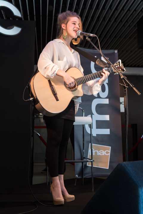 Selah Sue @ Fnac Antwerpen, picture 9, photographed by Dorien Goetschalckx - FrontView Magazine