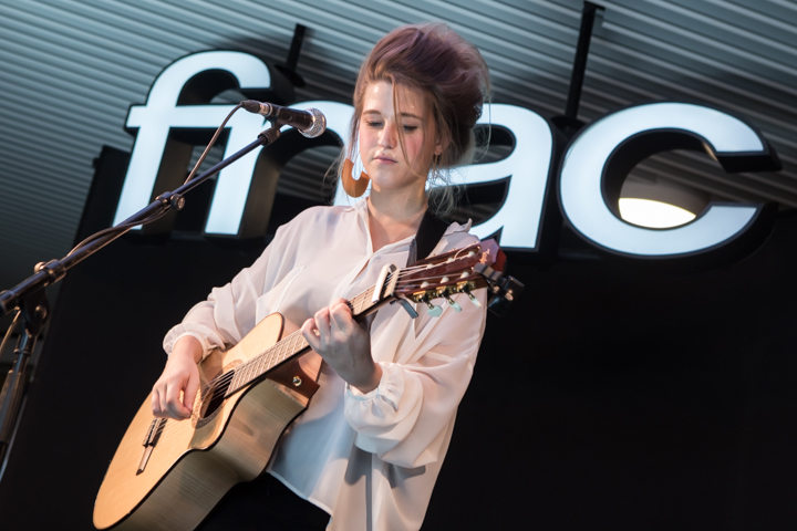 Selah Sue @ Fnac Antwerpen, picture 10, photographed by Dorien Goetschalckx - FrontView Magazine