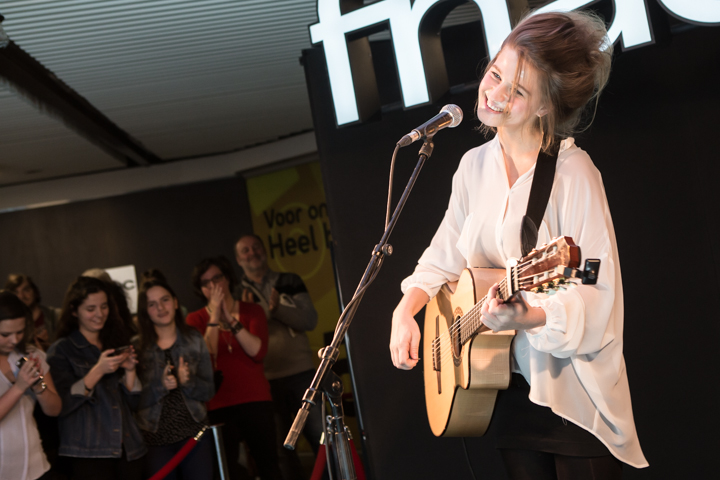Selah Sue @ Fnac Antwerpen, picture 12, photographed by Dorien Goetschalckx - FrontView Magazine