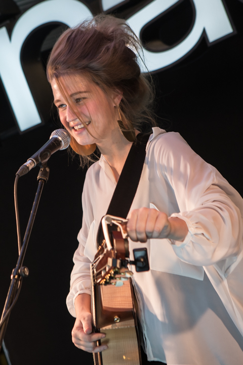 Selah Sue @ Fnac Antwerpen, picture 14, photographed by Dorien Goetschalckx - FrontView Magazine