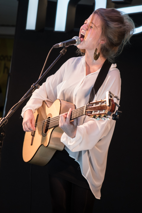 Selah Sue @ Fnac Antwerpen, picture 17, photographed by Dorien Goetschalckx - FrontView Magazine