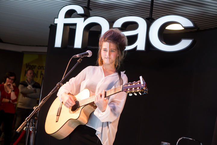 Selah Sue @ Fnac Antwerpen, picture 18, photographed by Dorien Goetschalckx - FrontView Magazine