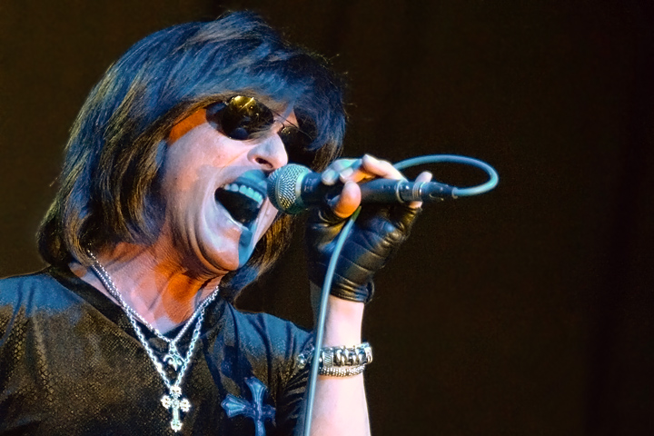 Joe Lynn Turner @ Genk, picture 9, photographed by Paul Nouwen - FrontView Magazine