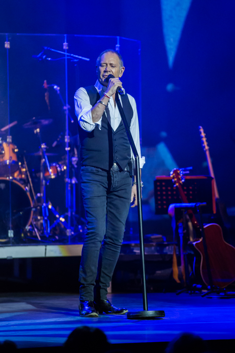 Rob de Nijs @ Capitole te Gent, picture 2, photographed by Guy Danneels - FrontView Magazine