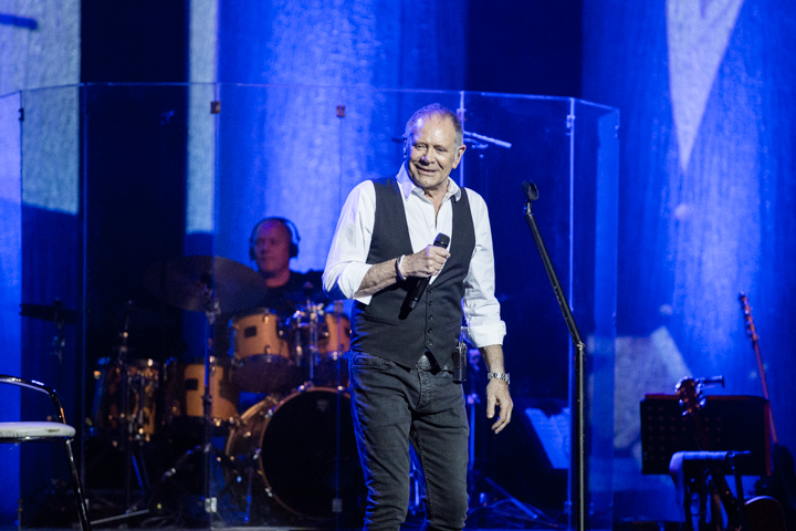 Rob de Nijs @ Capitole te Gent, picture 5, photographed by Guy Danneels - FrontView Magazine