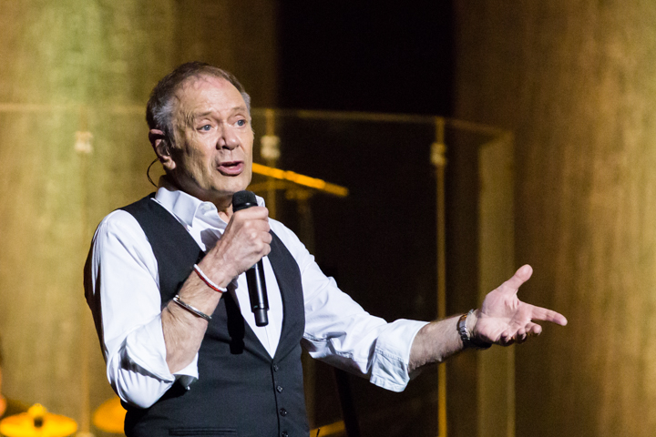 Rob de Nijs @ Capitole te Gent, picture 7, photographed by Guy Danneels - FrontView Magazine