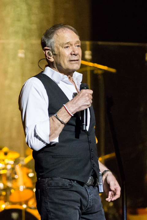 Rob de Nijs @ Capitole te Gent, picture 10, photographed by Guy Danneels - FrontView Magazine