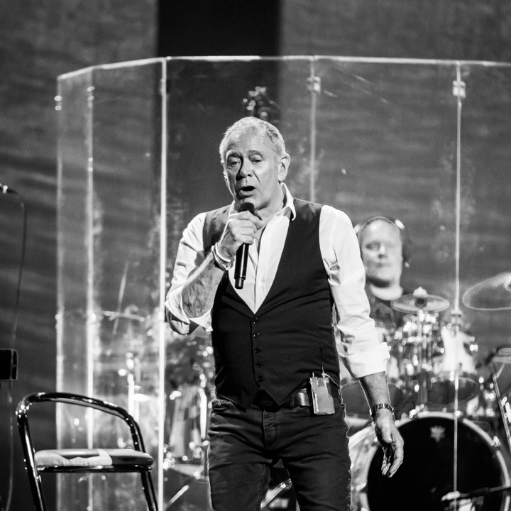 Rob de Nijs @ Capitole te Gent, picture 16, photographed by Guy Danneels - FrontView Magazine