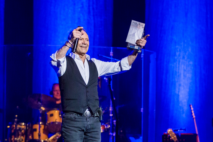 Rob de Nijs @ Capitole te Gent, picture 30, photographed by Guy Danneels - FrontView Magazine