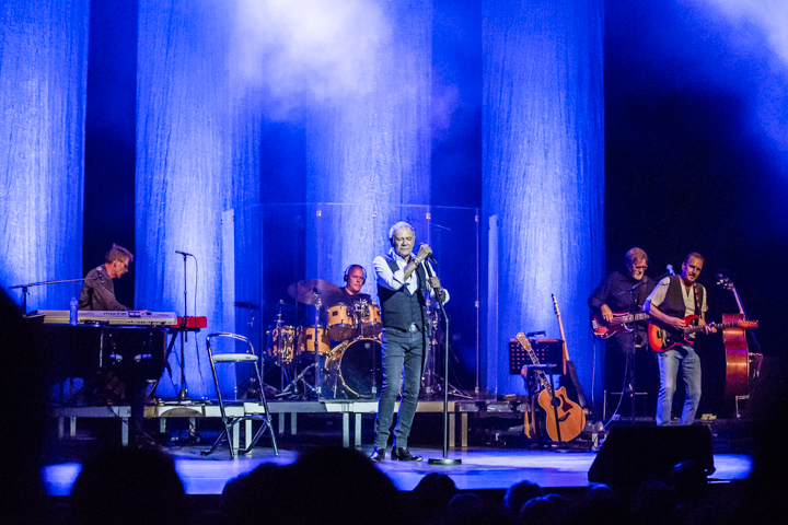 Rob de Nijs @ Capitole te Gent, picture 39, photographed by Guy Danneels - FrontView Magazine