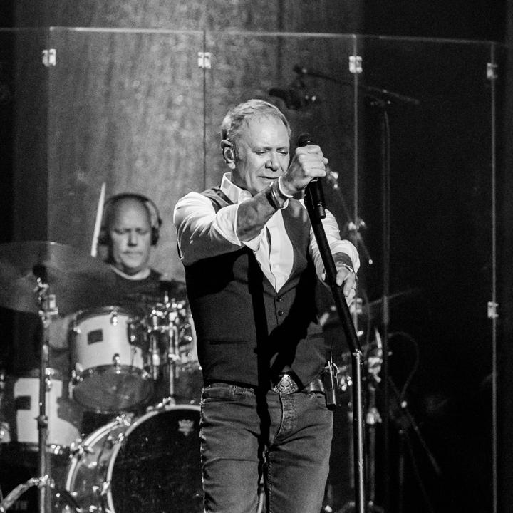 Rob de Nijs @ Capitole te Gent, picture 40, photographed by Guy Danneels - FrontView Magazine