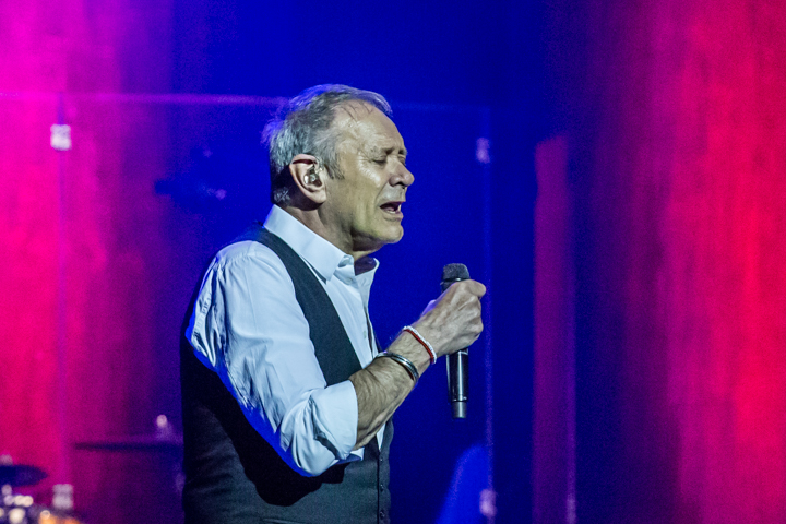 Rob de Nijs @ Capitole te Gent, picture 47, photographed by Guy Danneels - FrontView Magazine