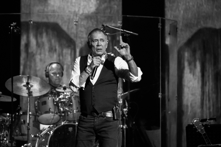 Rob de Nijs @ Capitole te Gent, picture 51, photographed by Guy Danneels - FrontView Magazine