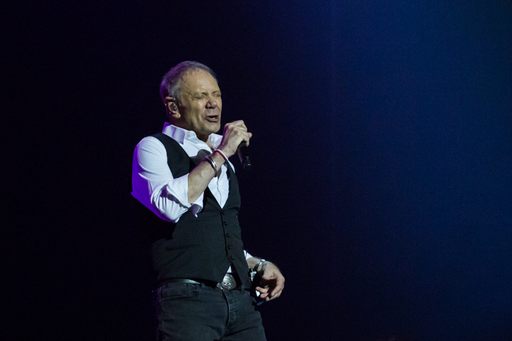 Rob de Nijs @ Capitole te Gent, picture 59, photographed by Guy Danneels - FrontView Magazine
