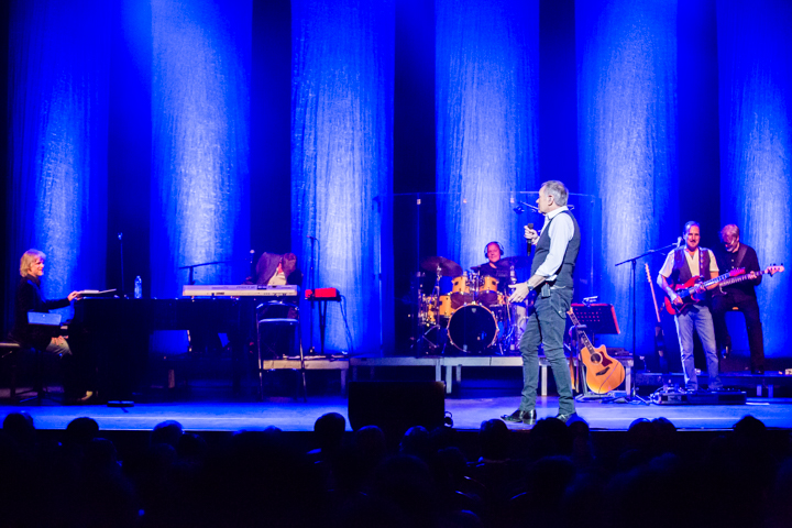 Rob de Nijs @ Capitole te Gent, picture 82, photographed by Guy Danneels - FrontView Magazine