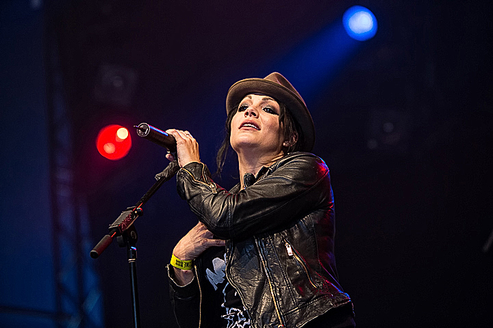 The Interrupters @ GroezRock 2015, picture 18, photographed by Edwin Houdevelt - FrontView Magazine