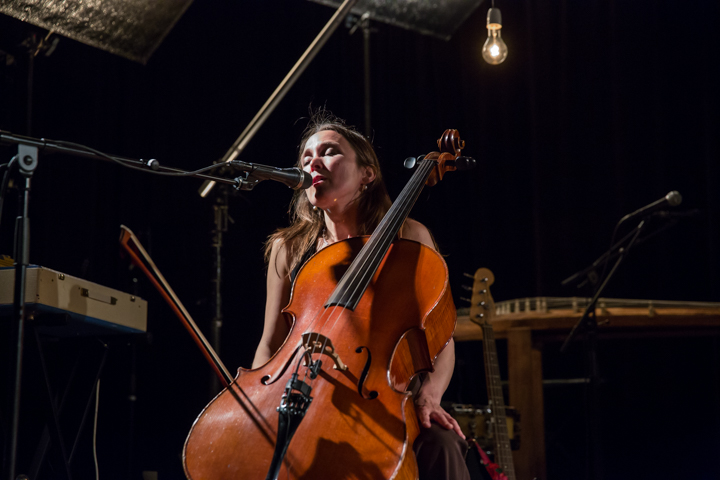 Spinvis @ De Casino St.-Niklaas, picture 15, photographed by Guy Danneels - FrontView Magazine